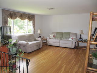 12 Meadow Ln, Norwalk, CT 06851-2902