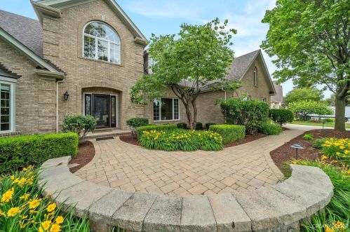 3139 White Eagle Dr, Naperville, IL 60564-4603