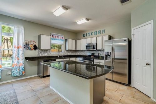 132 Trinity Dr, Uhland TX 78640-4330 exterior