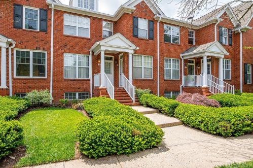 49 Center St, Metuchen, NJ 08840-1860