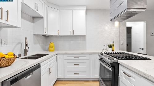 1555 Thrush Ave, San Leandro CA  94578-2045 exterior