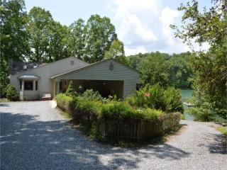 1306 Pine Ridge Rd, Huddleston, VA 24104-3142