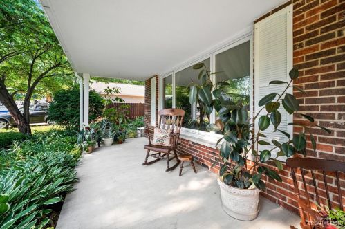 341 Berry Dr, Naperville, IL 60540-5101