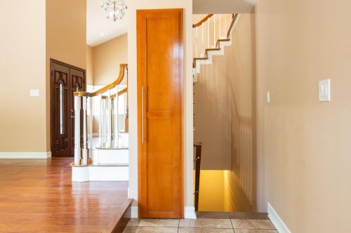 2411 Chevy Chase Dr, Glendale CA  91206-4525 exterior