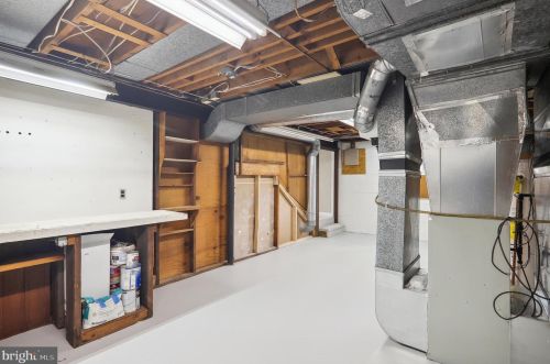 1221 Pinecrest Cir, Silver Spring MD 20910-1626 exterior