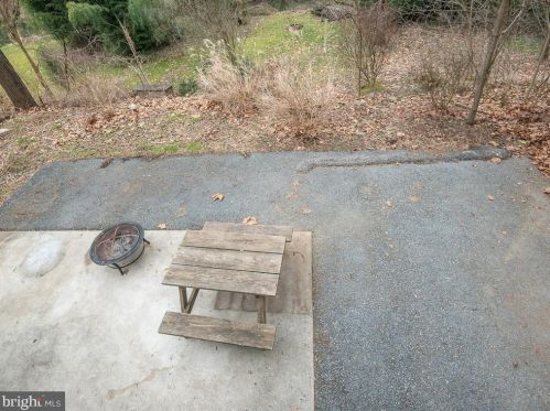 2122 Millcreek Rd, Lancaster PA  17602-4749 exterior