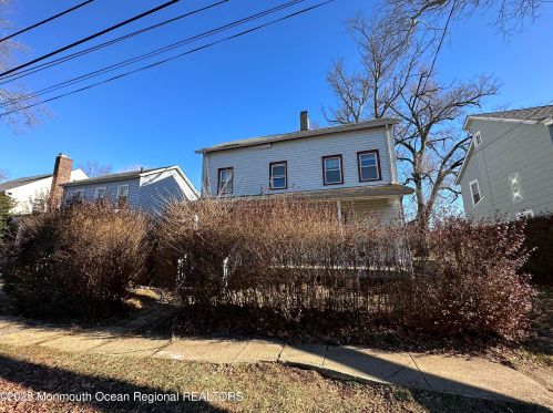93 Randolph St, East Freehold, NJ 07728-2112