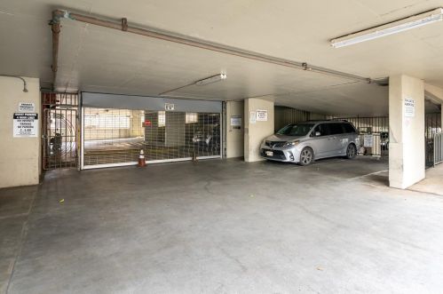 1201 Wilder Ave, Honolulu HI  96822-3131 exterior