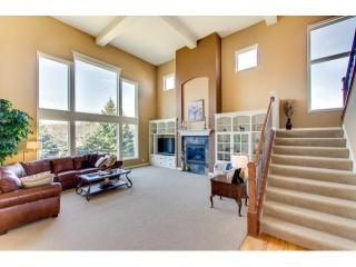 574 Lakeridge Dr, Saint Paul, MN 55126-2321