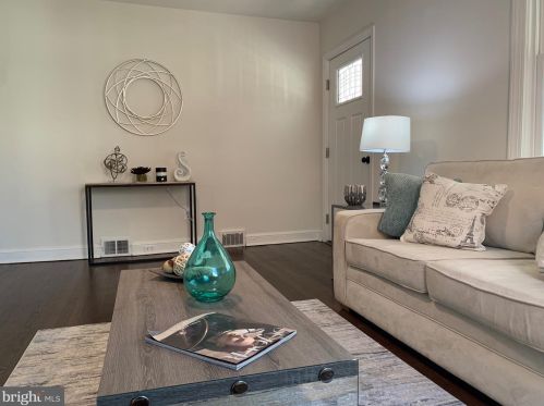 9407 Colesville Rd, Silver Spring MD 20901-4819 exterior