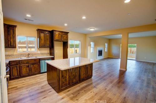 363 Oleander Dr, Sharon, CA 93610