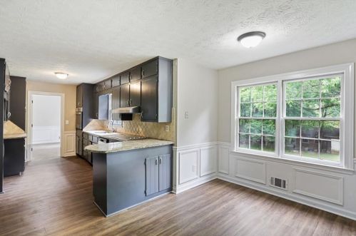 2567 Rockbridge Rd, Stone Mountain, GA 30087-3615