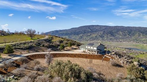 28621 Skyline Dr, Tehachapi, CA 93561-9186
