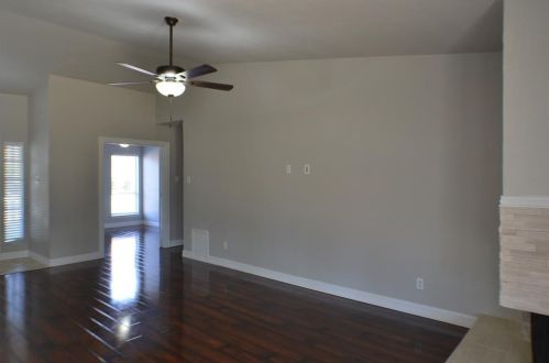 2006 Brentwood Ln, Carrollton TX exterior