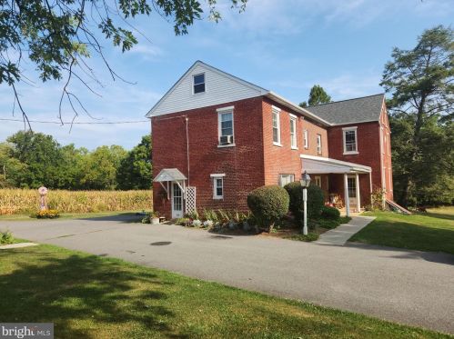 750 Summit Dr, Lancaster PA  17601-1152 exterior