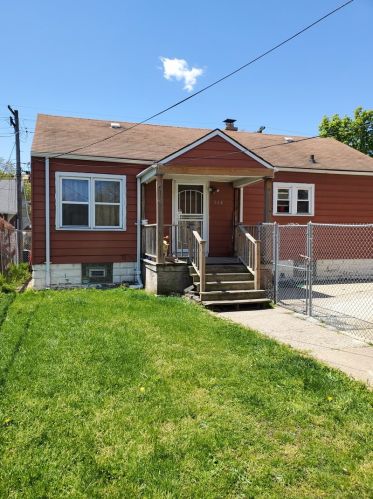 568 Douglas Ave, Calumet City, IL 60409-3626