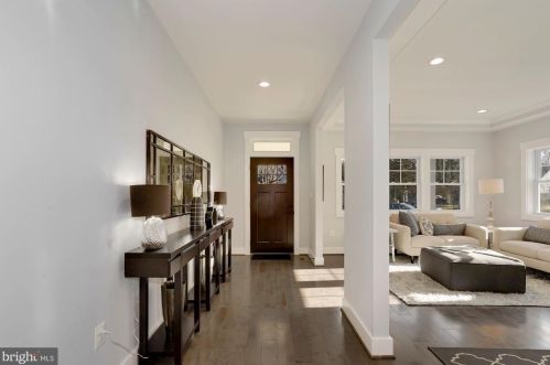 6702 Mccrea Pl, Falls Church, VA 22042-4241