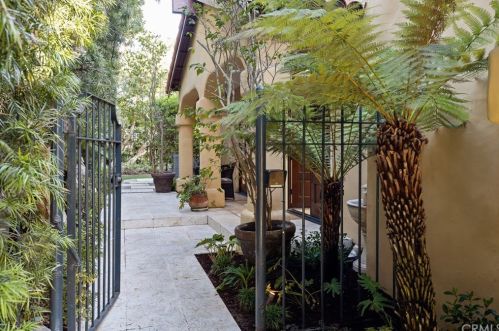 44 Village Cir, Manhattan Beach, CA 90266-7222