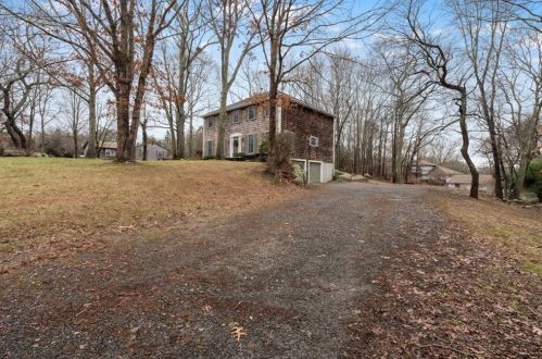 15 Coral Ln, Tiverton, RI 02878-3842