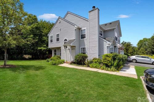 74 Castle Pointe Blvd, Piscataway, NJ 08854-5064