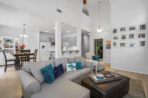 812 Daybreak Pl, Vista CA  92084-3347 exterior