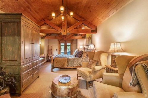 10221 Dick Barter, Truckee CA  96161-5172 exterior