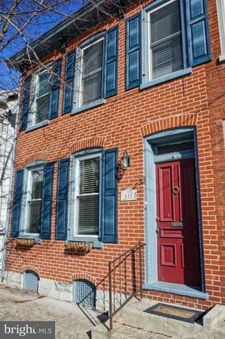 417 Hanover St, Carlisle, PA 17013-1930