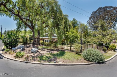 350 Capri Dr, Simi Valley, CA 93065-4136