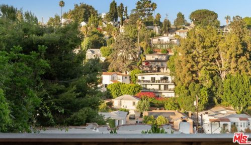 1520 Columbia Dr, Glendale CA  91205-3508 exterior