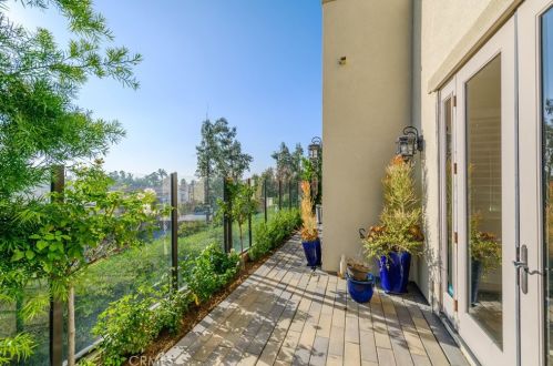 126 Long Fence, Irvine CA  92602-1807 exterior