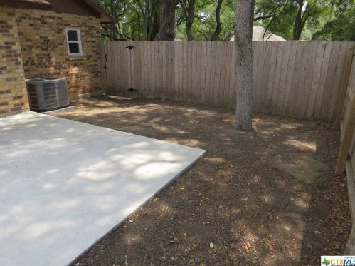 139 Lone Oak St, Seguin TX  78155-7429 exterior
