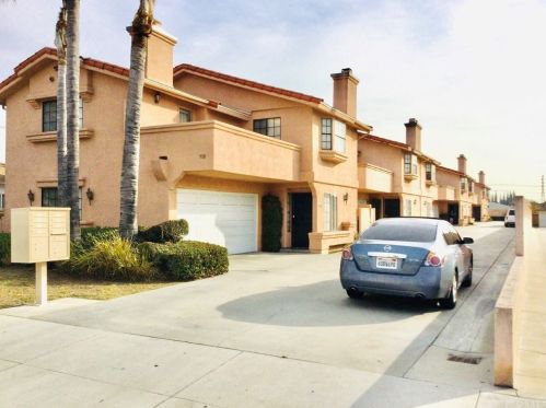 9712 Ramona St, Bellflower, CA 90706-6668