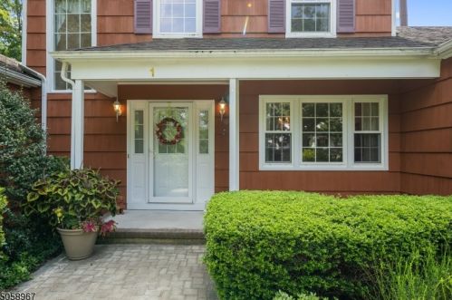 1 Old Stone Ln, Whippany, NJ