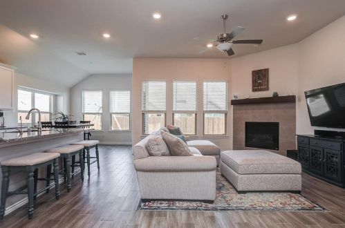 1701 Victoria Dr, Fort Worth TX  76131-4820 exterior