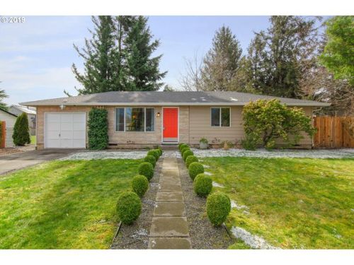 802 15th St, Wood Village, OR 97060-1911