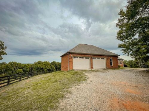 230 Wild Iris Ln, Clarkesville, GA 30523-1814