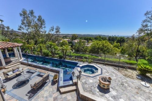 25 Blue Smt, Irvine CA  92603-0168 exterior