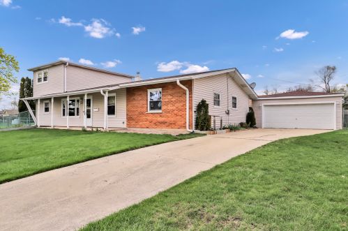 500 Berkley Pl, Streamwood, IL 60107-1629