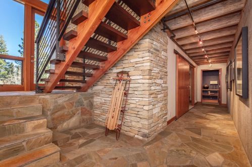 1721 Grouse Rdg, Truckee CA  96161-4033 exterior