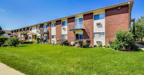 8904 Jody Ln, Des Plaines, IL 60016-4092