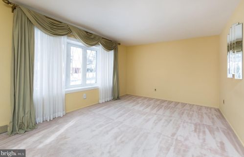 17 Delotto Dr, Trenton, NJ 08619-1440