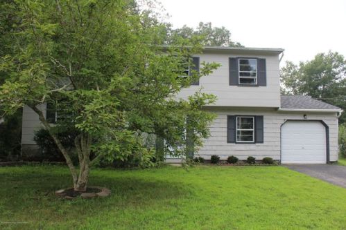 6 Grouse Dr, Berkeley Township, NJ 08721-1902