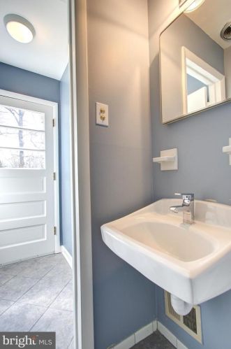 24 Pine Ave, Silver Spring MD 20912-4677 exterior