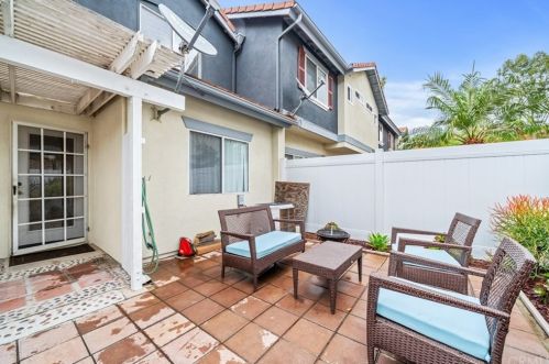 570 Vermont Ave, Anaheim CA  92805-5603 exterior