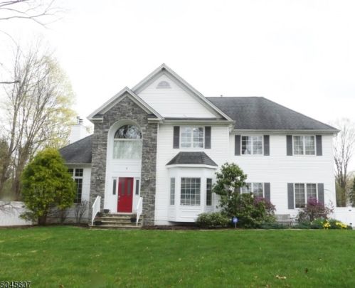16 Walnut St, Dover, NJ 07869-3498