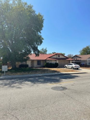 1275 Bohnert Ave, Rialto, CA 92377-4211
