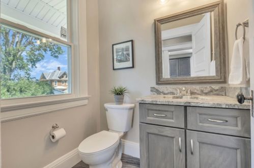 1912 Delaware Ave, Cincinnati OH  45212-3621 exterior