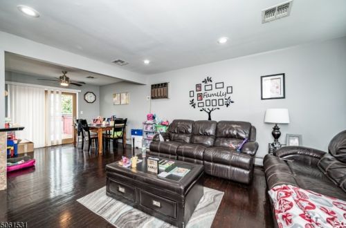 214 Main St, South Bound Brook, NJ 08880-1470
