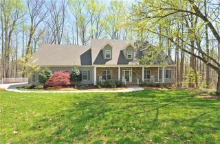 6880 Rolling View Dr, Tobaccoville, NC 27050-9681