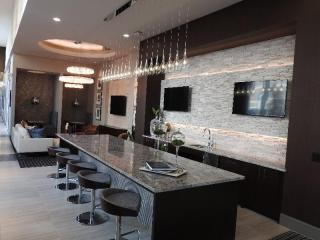 10401 Town And Country Way, Houston TX  77024-1105 exterior